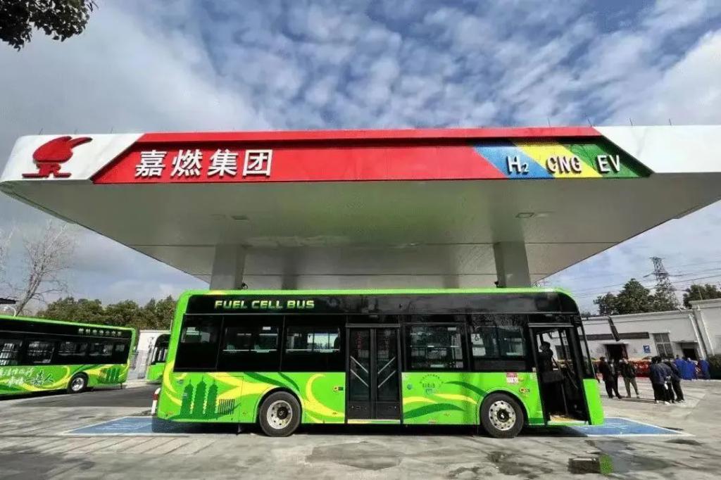 国鸿、国富助力嘉兴市区首批 35 辆氢能公交、加氢站投运